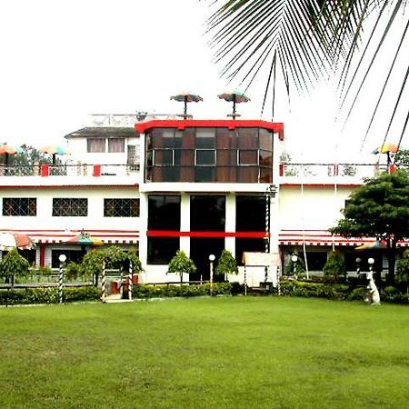Palm Village Resort Calcutta Buitenkant foto