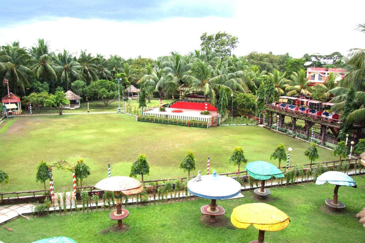 Palm Village Resort Calcutta Buitenkant foto