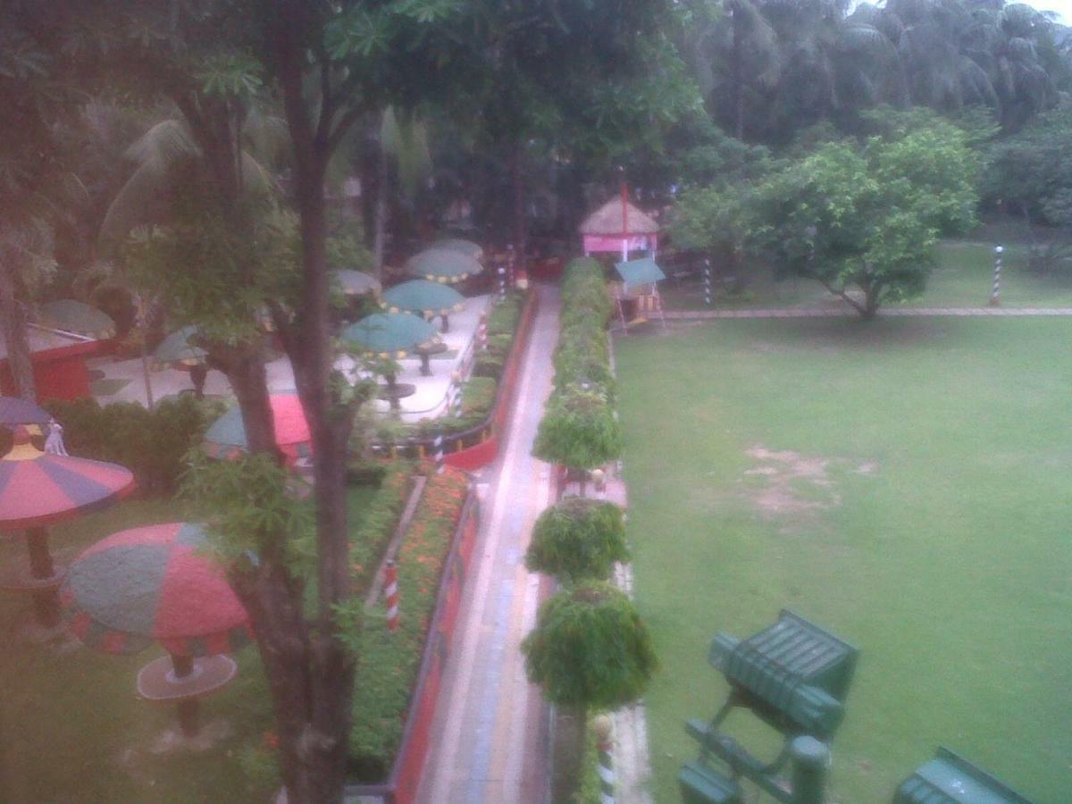 Palm Village Resort Calcutta Buitenkant foto