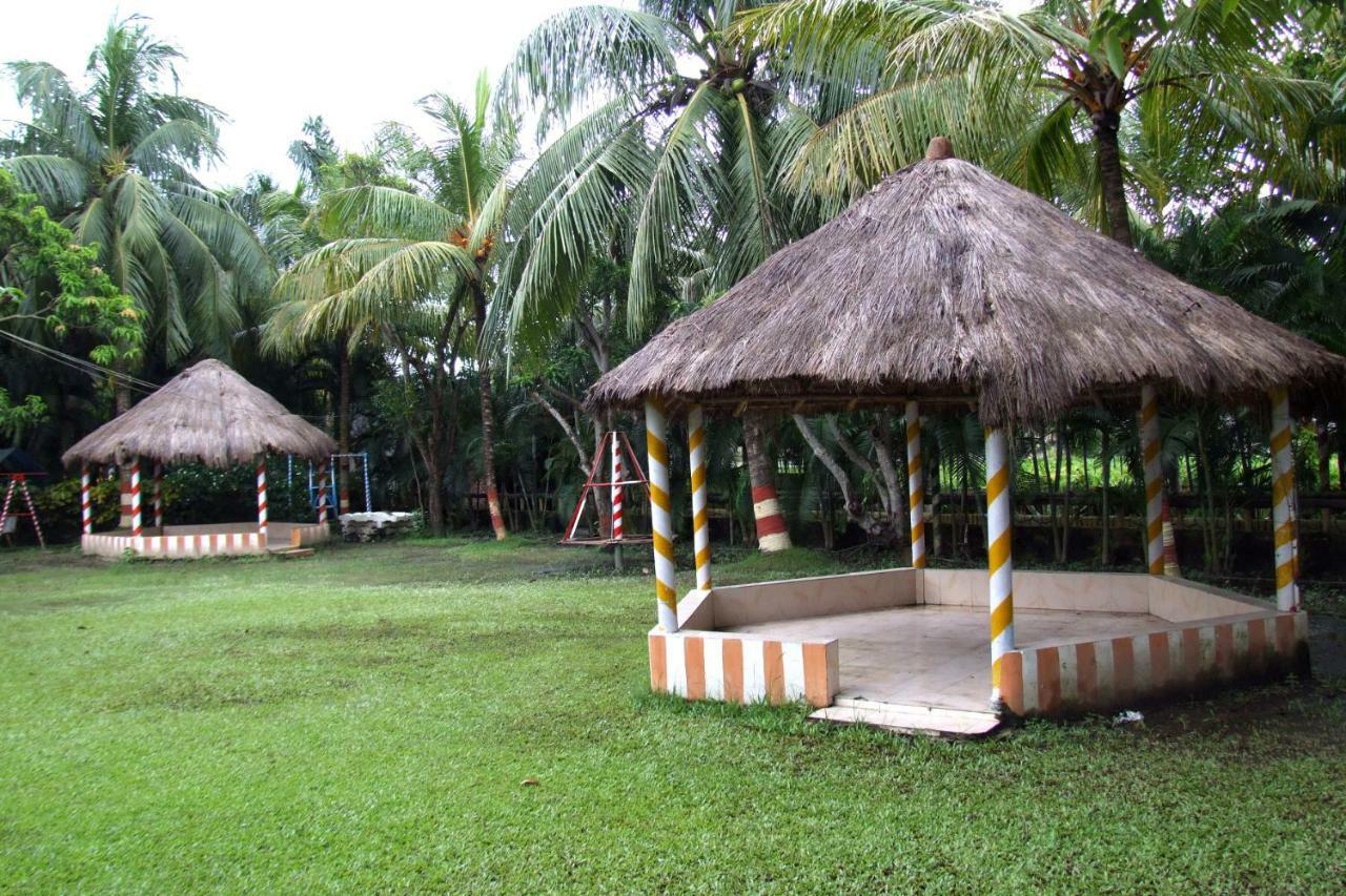 Palm Village Resort Calcutta Buitenkant foto