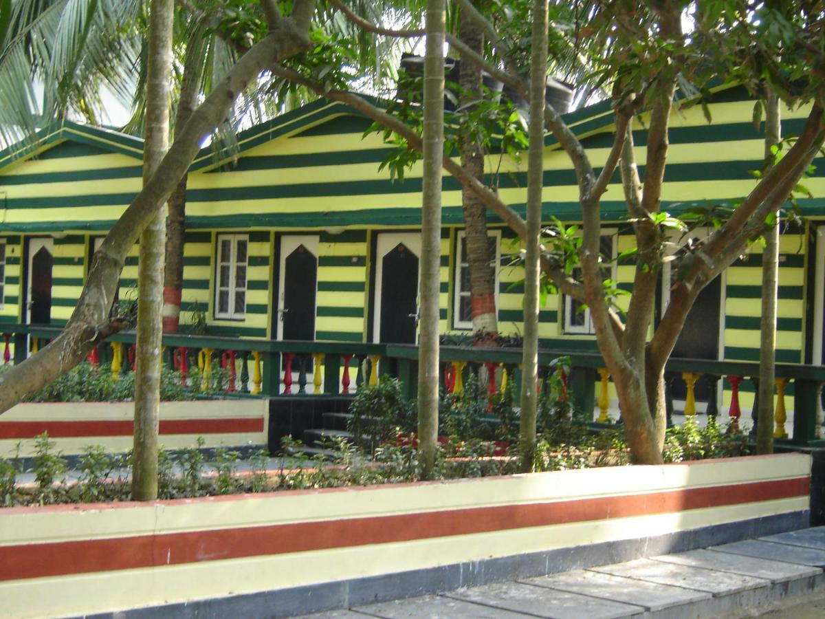 Palm Village Resort Calcutta Buitenkant foto