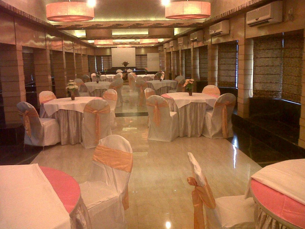 Palm Village Resort Calcutta Buitenkant foto