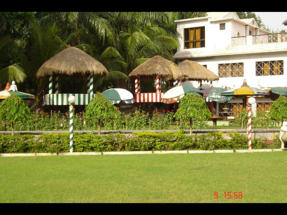 Palm Village Resort Calcutta Buitenkant foto
