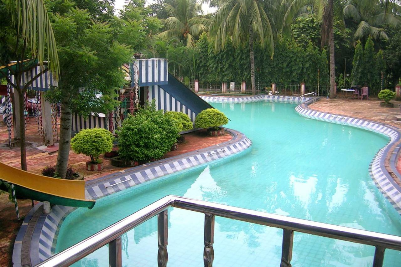 Palm Village Resort Calcutta Buitenkant foto