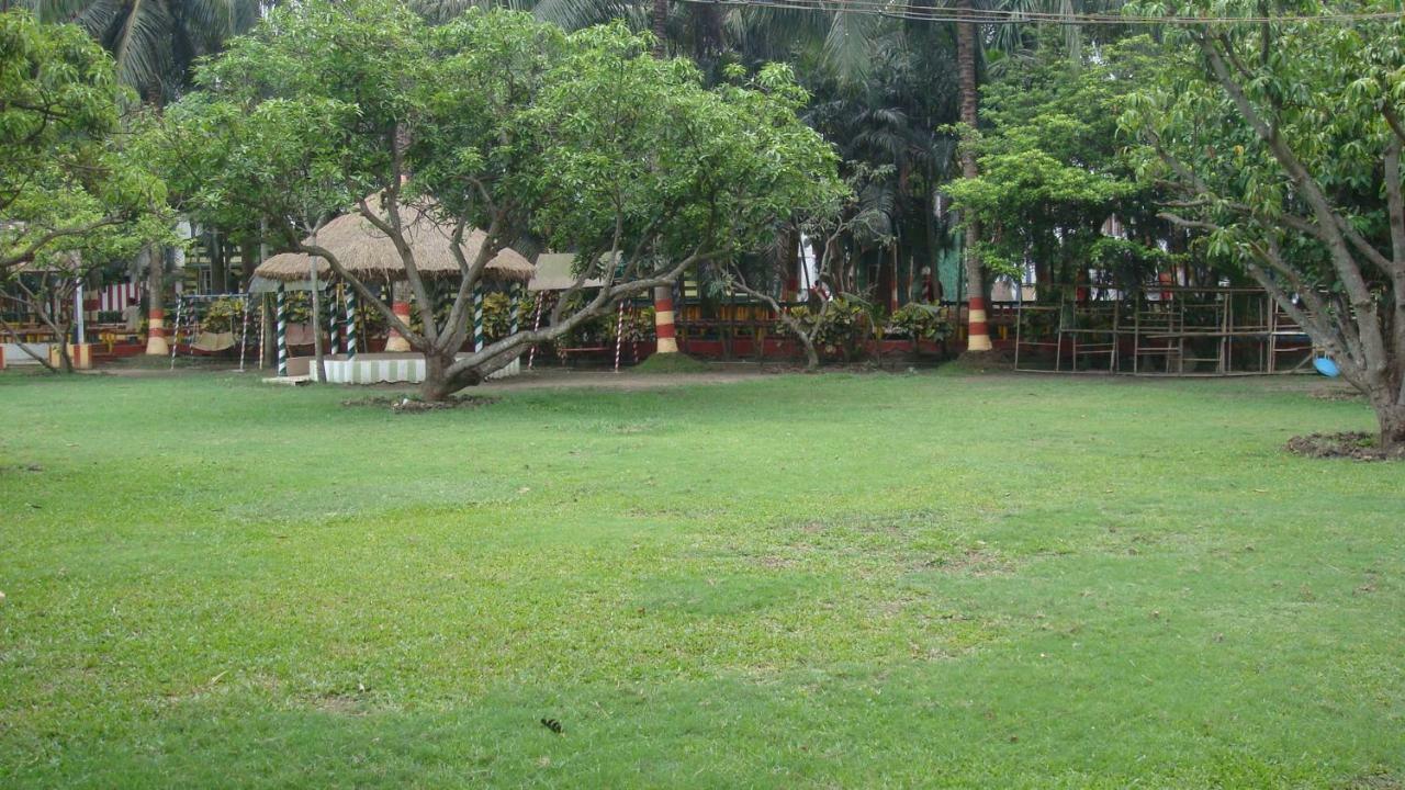 Palm Village Resort Calcutta Buitenkant foto